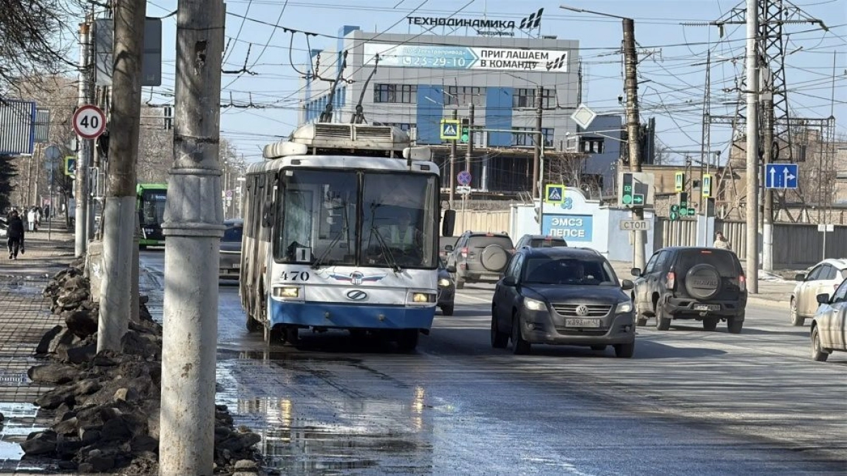 В Кирове начали "вытягивать" троллейбусные провода