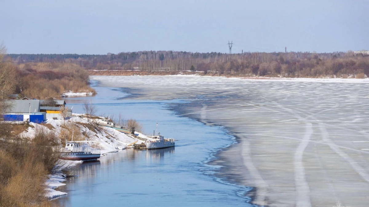В администрации Кирова предупредили горожан об особой коварности весеннего льда
