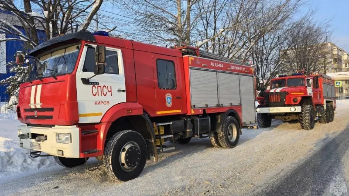 750 "квадратов" охватил огонь на производстве под Кировом, есть пострадавший