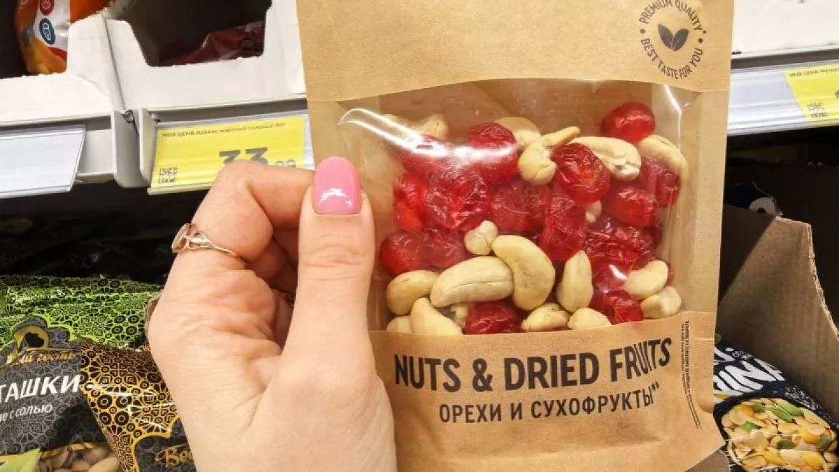 Зашла в "Магнит" за хлебом, а вышла с целым пакетом вкусностей - и взрослым, и детям: показываю покупки