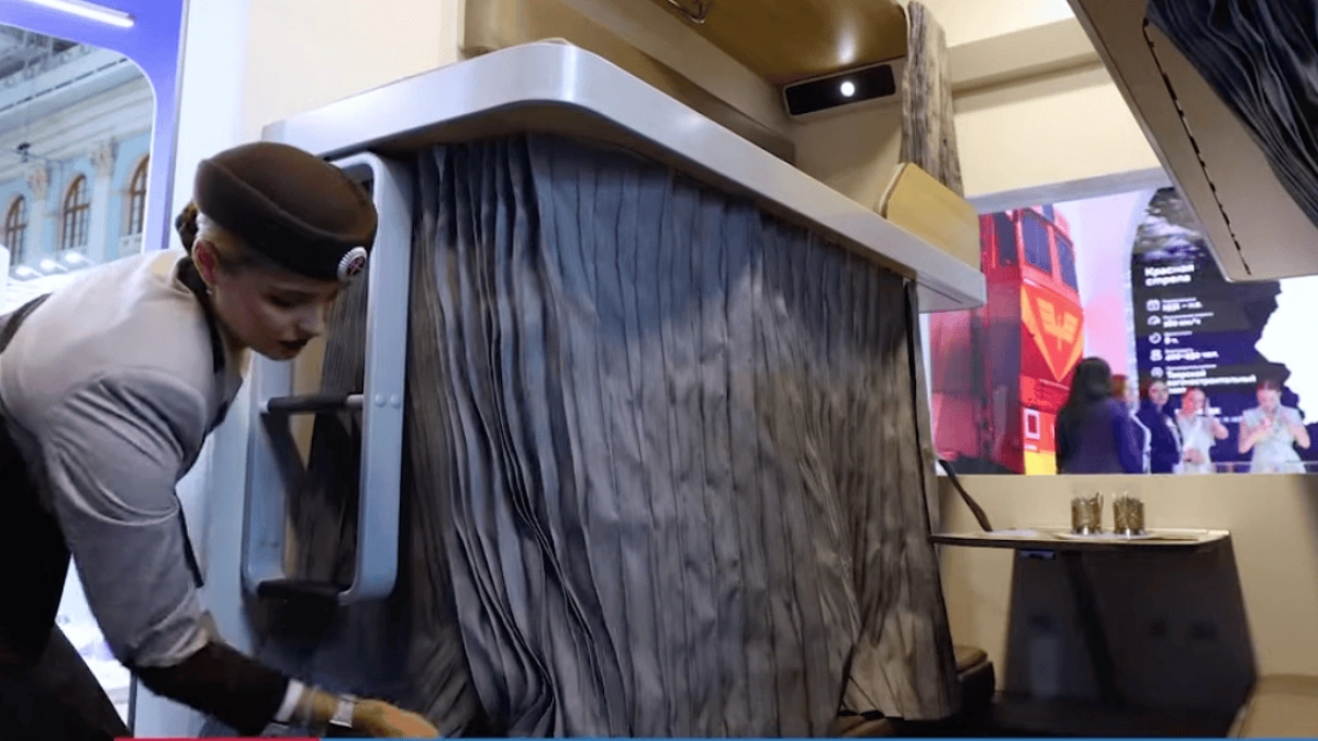 Ни плацкарта, ни купе: РЖД представила новый тип вагонов — как теперь будем ездить