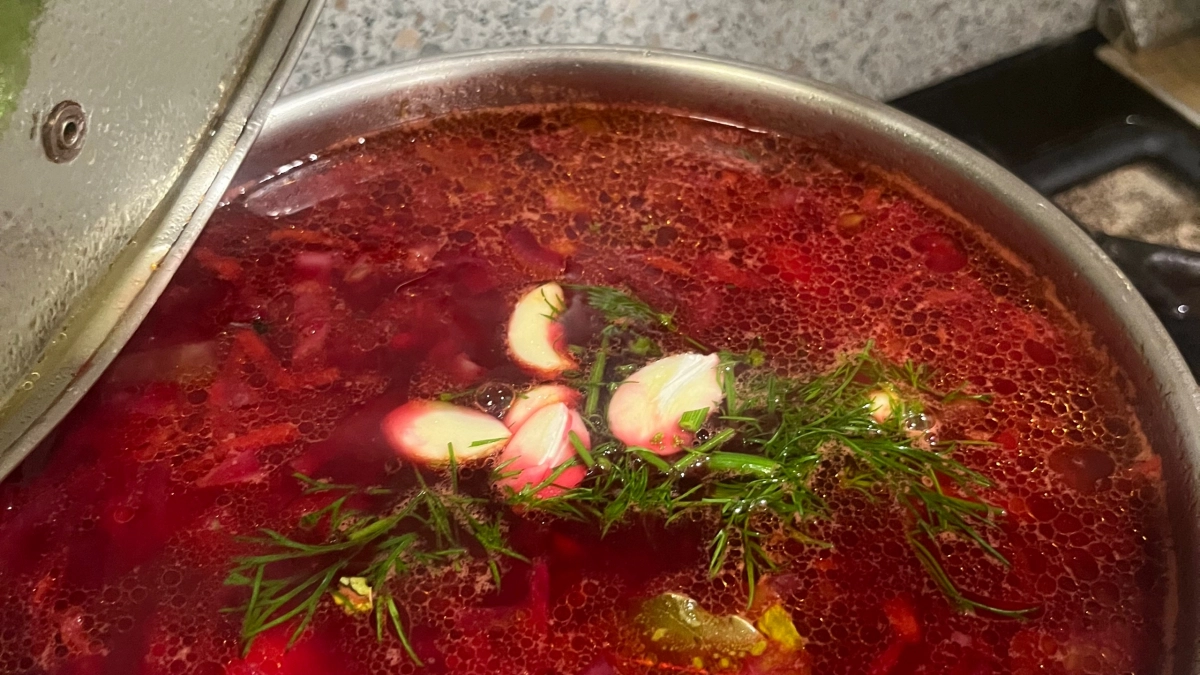 Первое правило идеальной зажарки для борща: чтобы сварить не свекольные щи, а настоящий борщ - советы от шеф-поваров