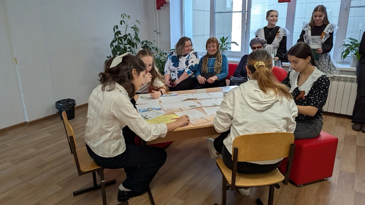 Более 50 тысяч рублей собрали на помощь бойцам СВО: в Мурашинском районе прошла акция "Мы вместе!"