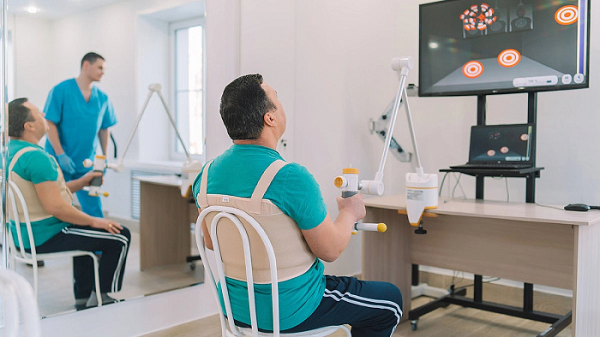 Больницы Кировской области получили более 800 единиц новых аппаратов для реабилитации