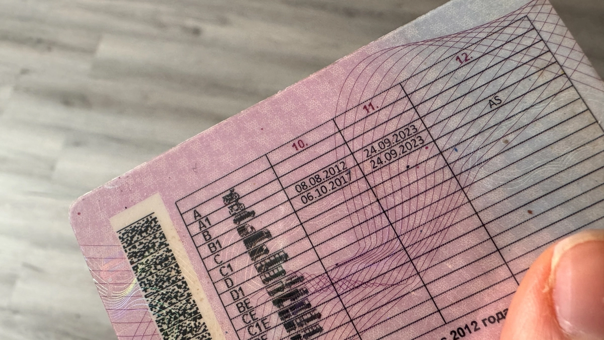 Водителей с многолетним стажем заставят пересдавать права в 2026 - вот почему