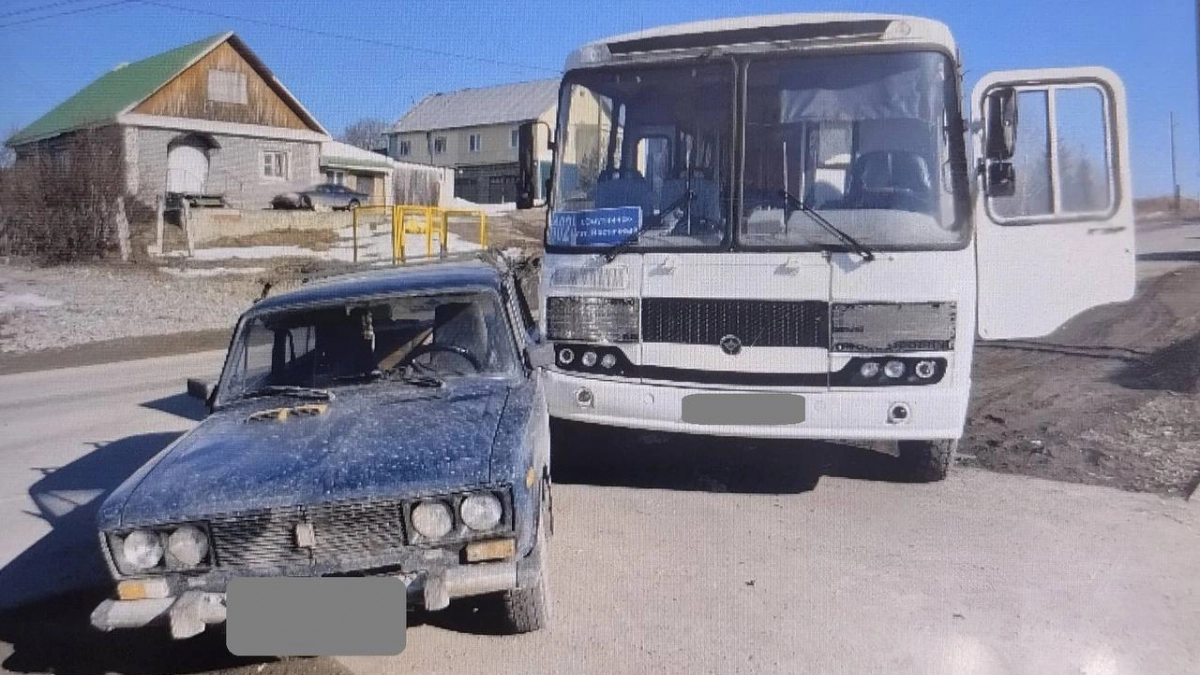 В Омутнинске два человека из рейсового автобуса пострадали в ДТП с легковушкой