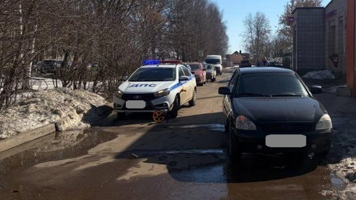 94-летняя жительница Кирово-Чепецка попала под машину и получила травмы