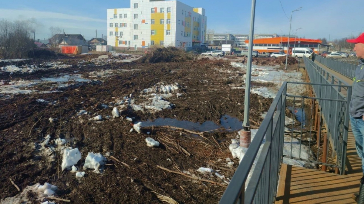 В Слободском начали подготовку площадки под строительство большого бассейна