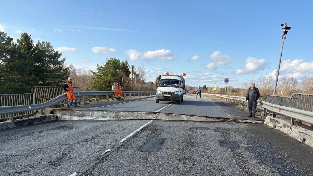 Двумя штрафами отделались виновные в провале моста через реку Молому под Кировом