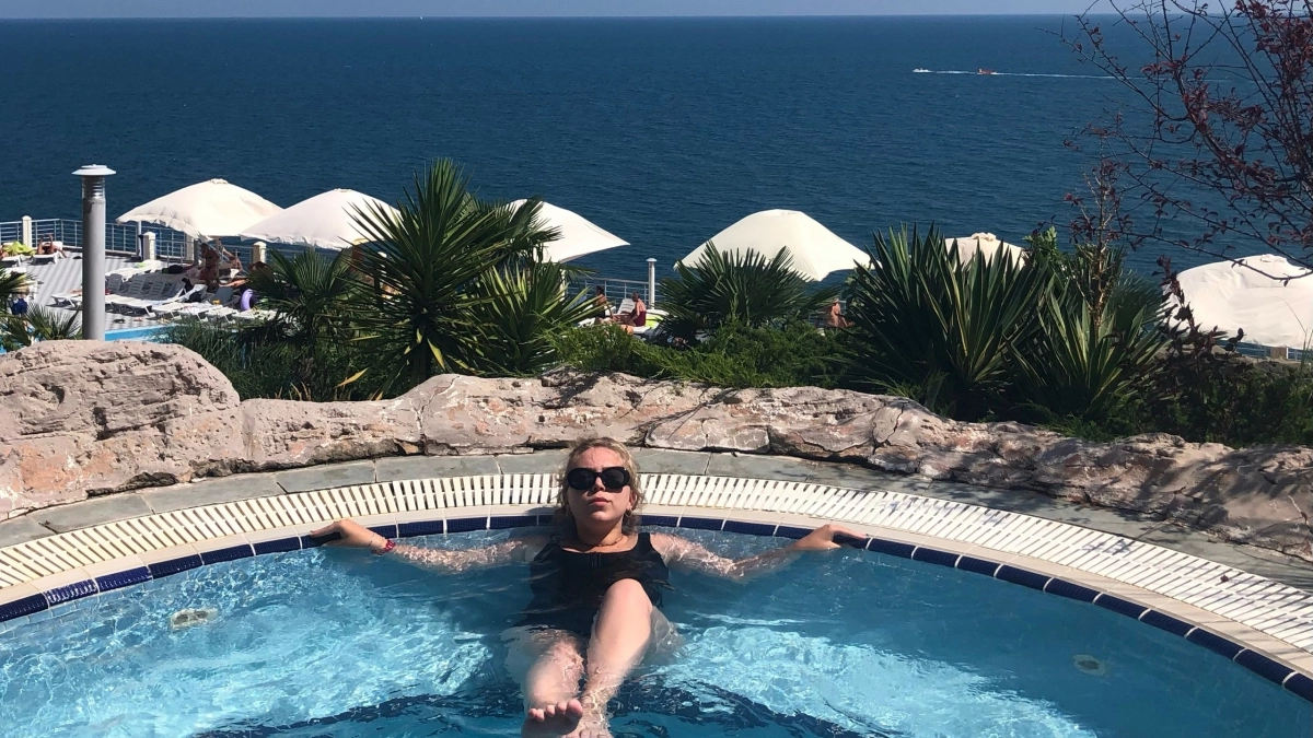 Дешевый китайский курорт для русских: как будто и не уезжали из России, только в разы дешевле