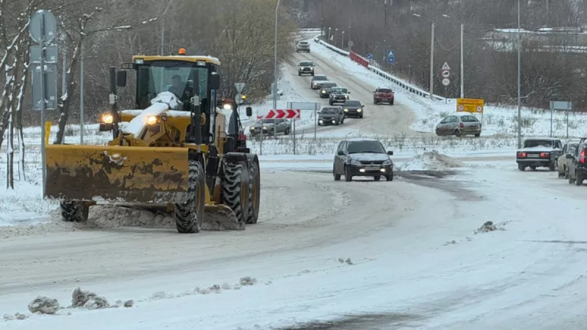 Кировская область получит еще 29 единиц дорожной техники и 29 прицепов к ним
