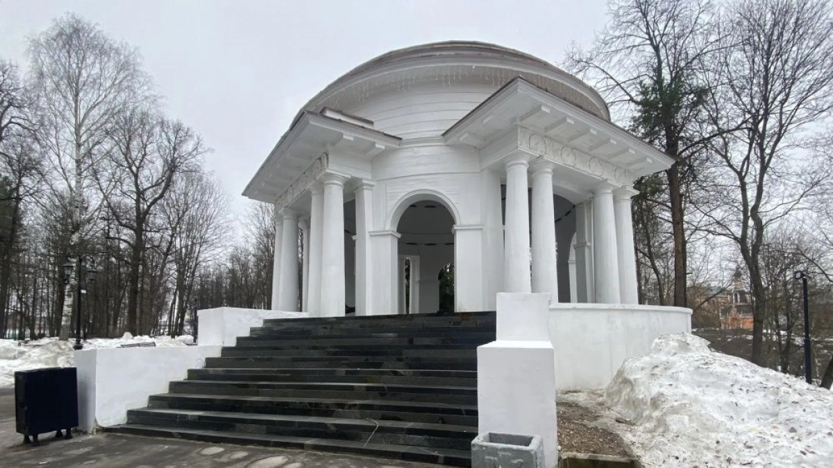 В Кирове привели в порядок ротонды в Александровском саду