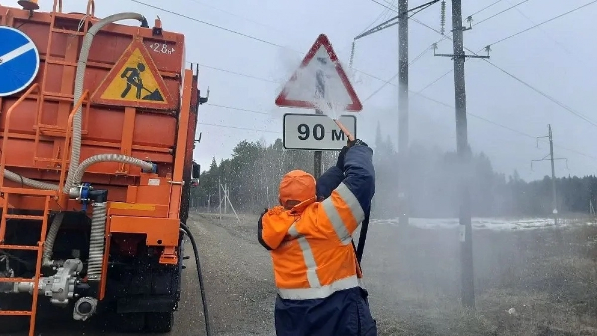 Дорожники начали генеральную уборку в Кирове