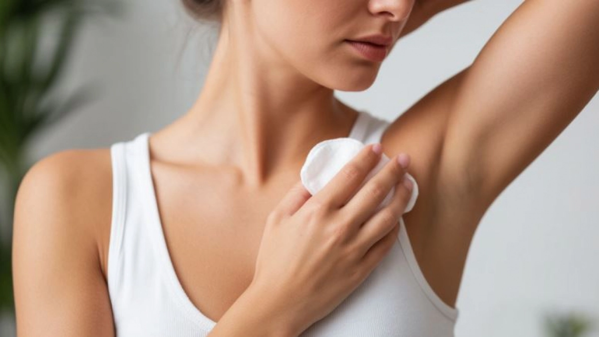Забудьте о запахе пота на день: смочите ватный тампон и протрите подмышки - лайфхак из СССР