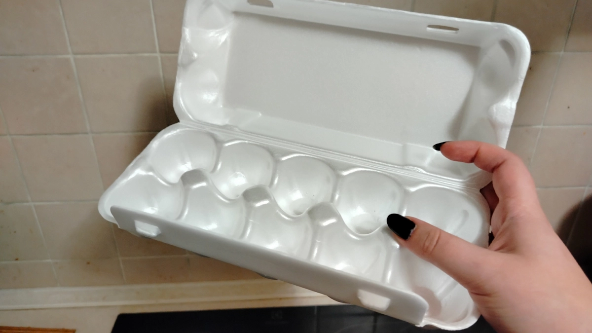 Пустые лотки от яиц больше не выкидываю: нашла им применение и не нарадуюсь - пригодились в прихожей