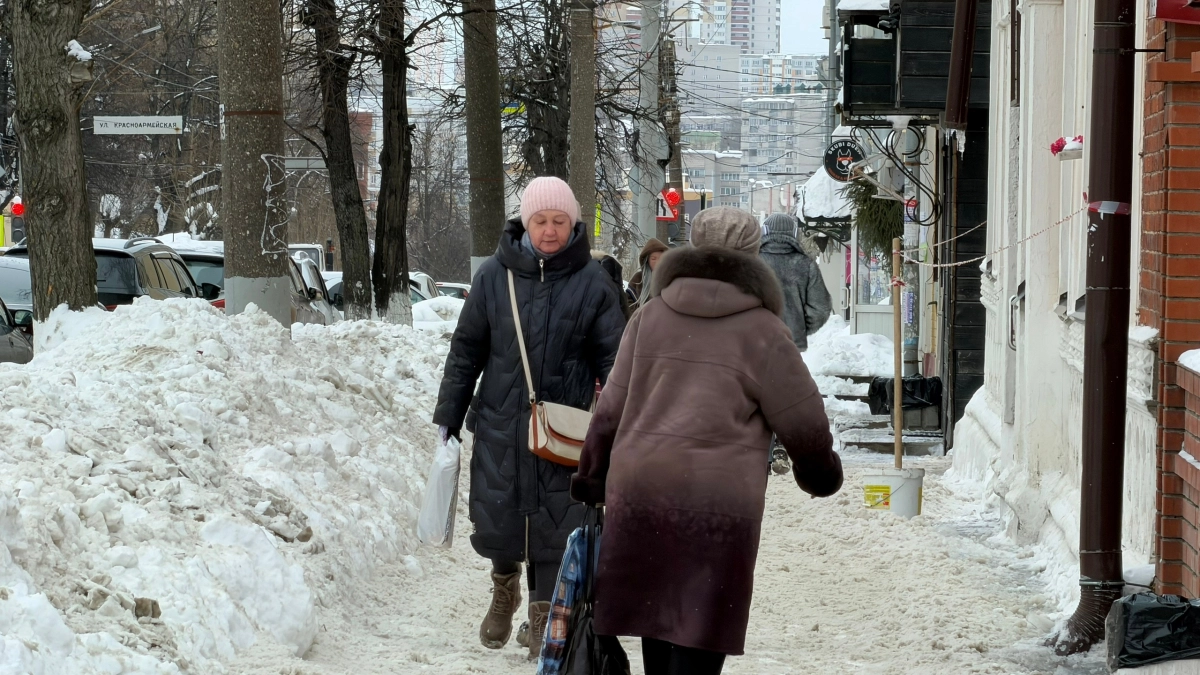 Губернатор Кировской области велел разобраться с жалобами на дороги и тротуары