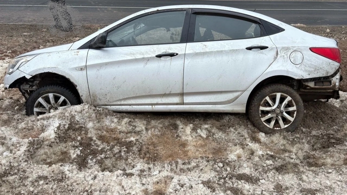 Компания мужчин на Hyundai Solaris попала в ДТП с опрокидыванием под Советском