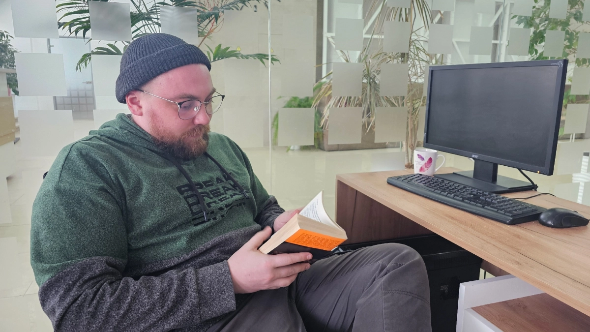 Вы определенно умнее своего учителя по русскому, если знаете это слово: постарайтесь напрячь свои мозги - смогли догадаться?