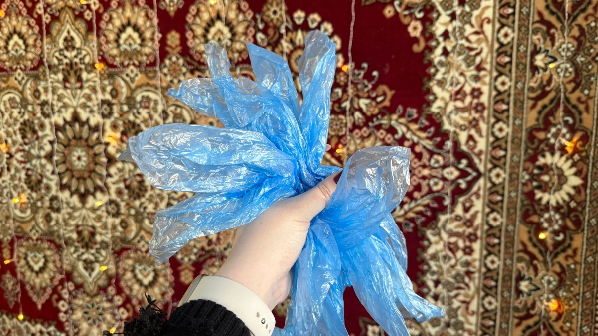 Покупаю бахилы пачками в апреле - и не нарадуюсь: вот как я их приспособила