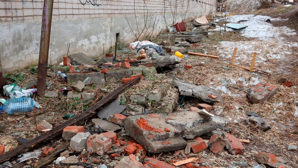 В Кирове бывший дом для военных стал местом смертельно опасных игр у подростков