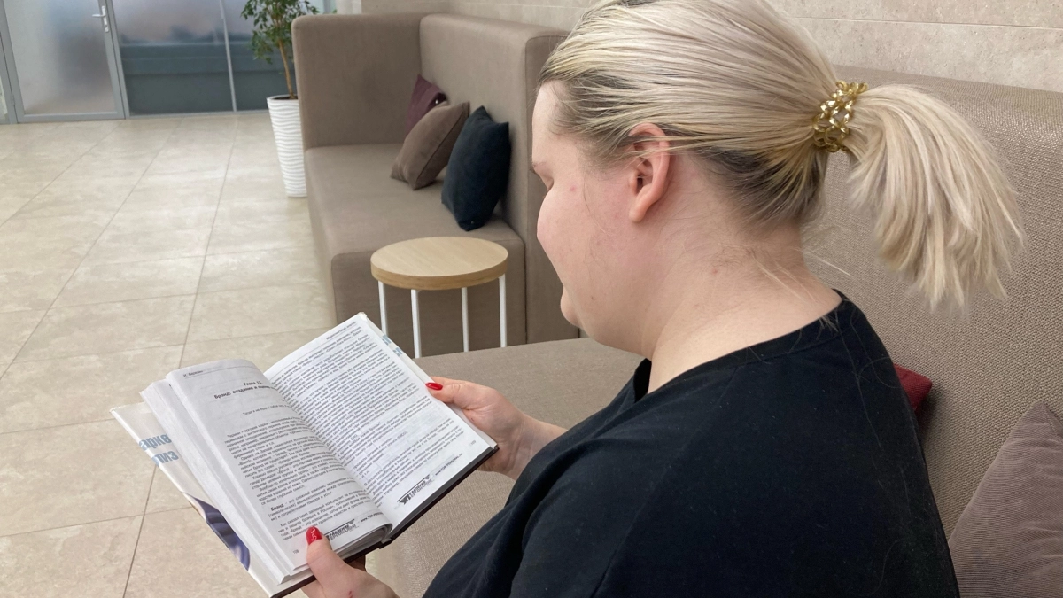 7 глаголов с необычным ударением - только опытные филологи произносят их правильно: а вы сможете составить им конкуренцию?