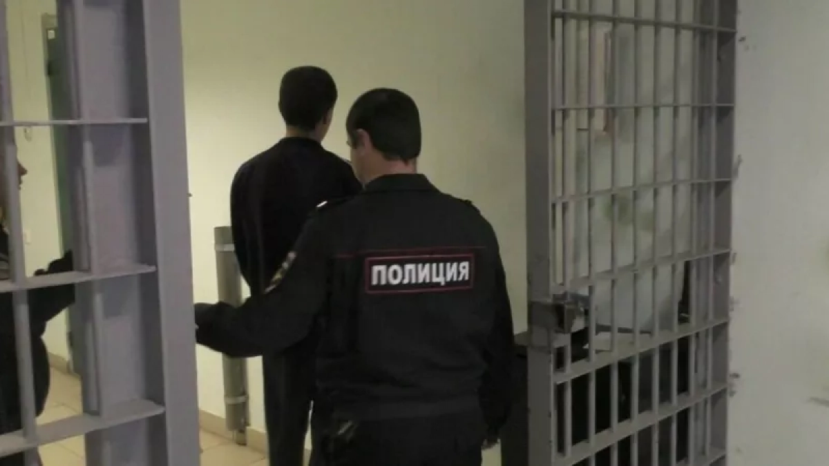 В Орлове мужчина воткнул приятелю в грудь кухонный нож из-за женщины