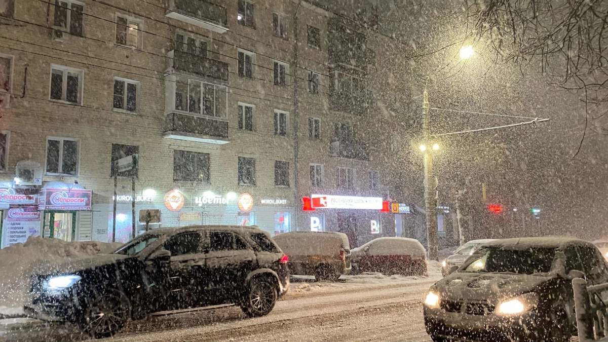 Предупреждение о мокром снеге и сильном ветре объявлено в Кировской области