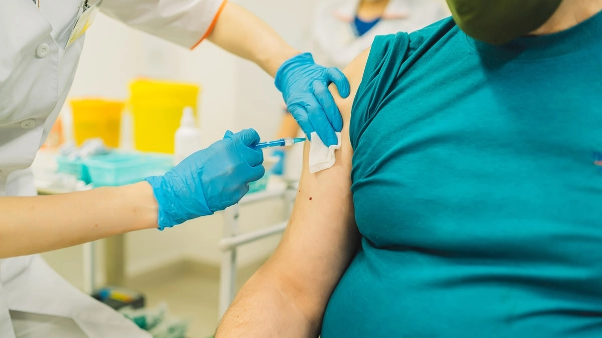 Кировчанам пообещали завезти еще почти 12 тысяч доз вакцины против энцефалита