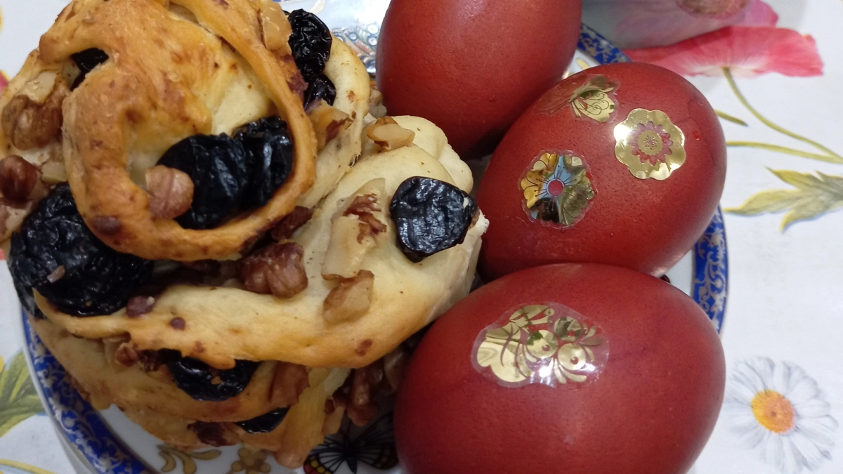 Чего категорически нельзя делать с освященными яйцами и куличами после Пасхи