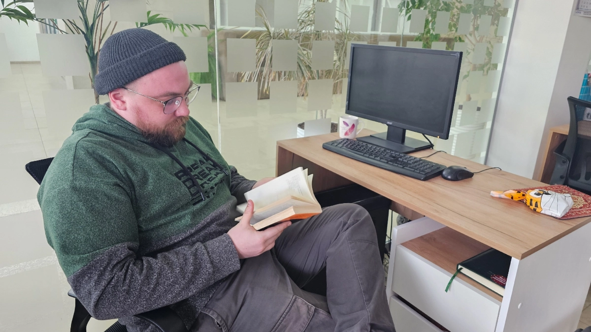 Если вы точно знаете, как писать это слово, у доски вы явно не краснели: проверьте себя - ошибаются 90% "умников"