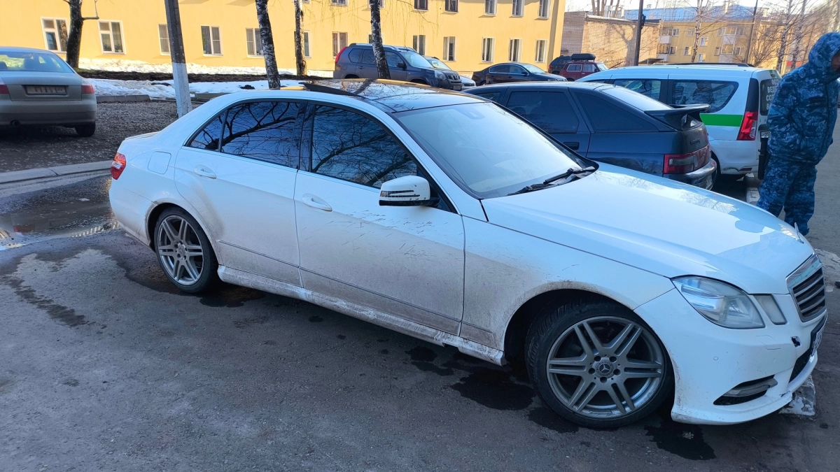 Немецкая иномарка бизнес-класса может отойти приставам в счет долгов кировчанина