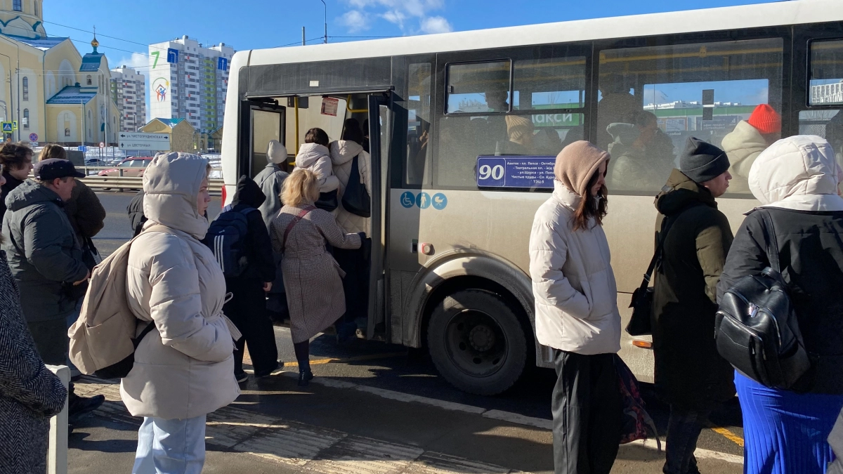 В Кирове прокуратура наказала мэрию из-за жалоб на два многострадальных маршрута