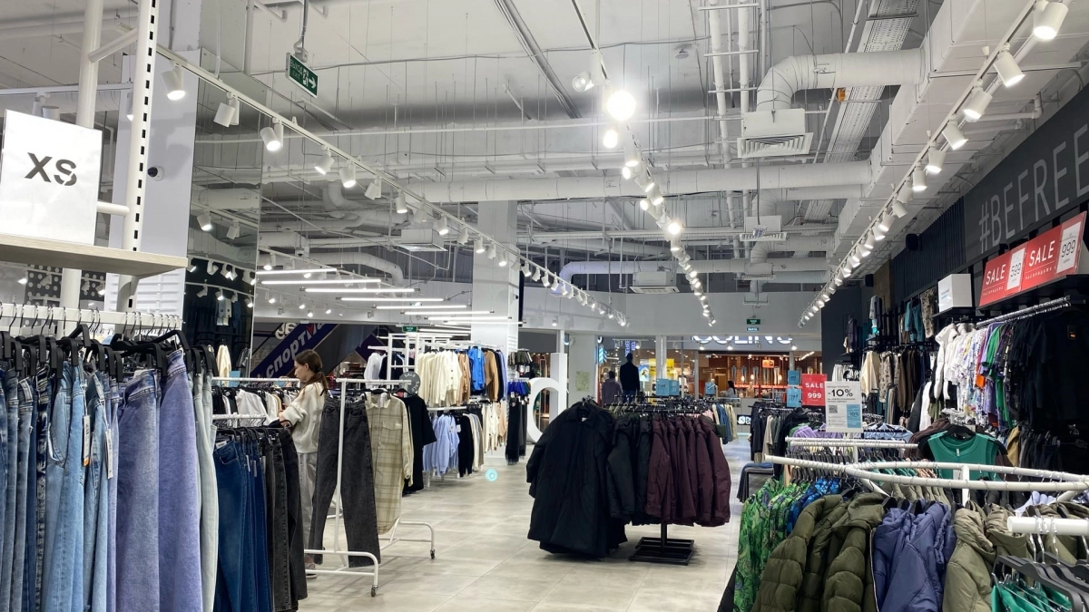 Gloria Jeans, Befree и Sela под угрозой закрытия: названы бренды одежды, которые исчезнут из ТЦ в 2026 году