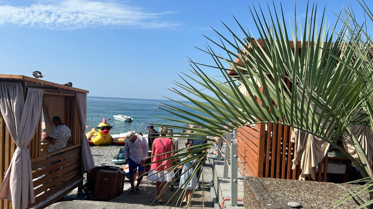 Женщина случайно подслушала диалог армян на рынке в Анапе - узнала, что они на самом деле думают о России