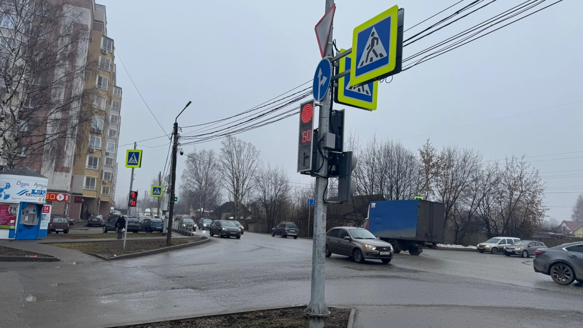 Буквы вместо таймера: зачем светофоры перешли на странные обозначения и как не попасть в аварию