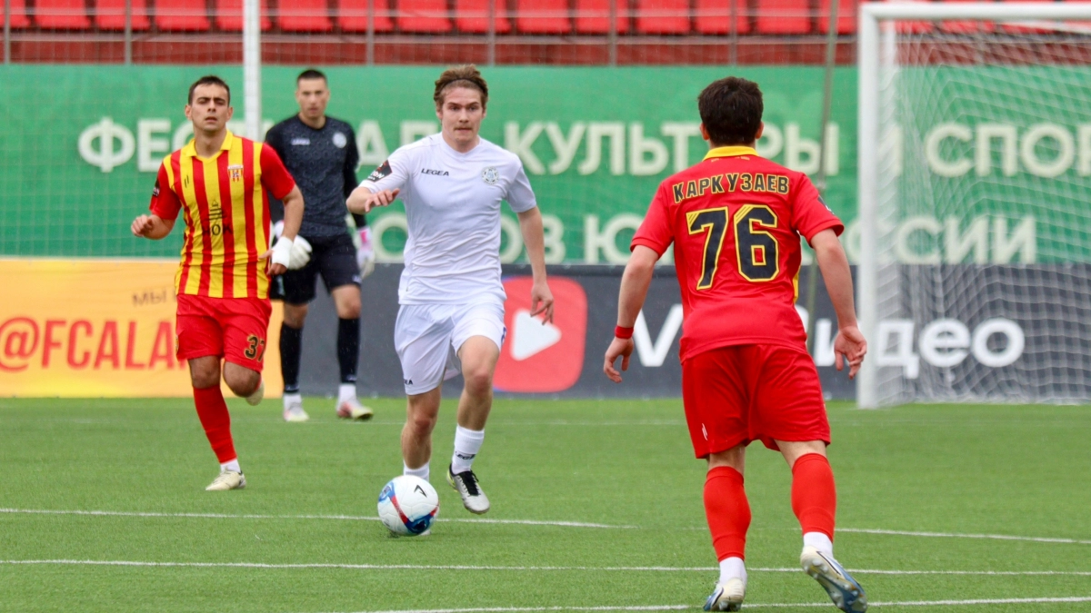 Кировское "Динамо" не дало лидеру сезона обыграть себя и добилось пятой ничьей