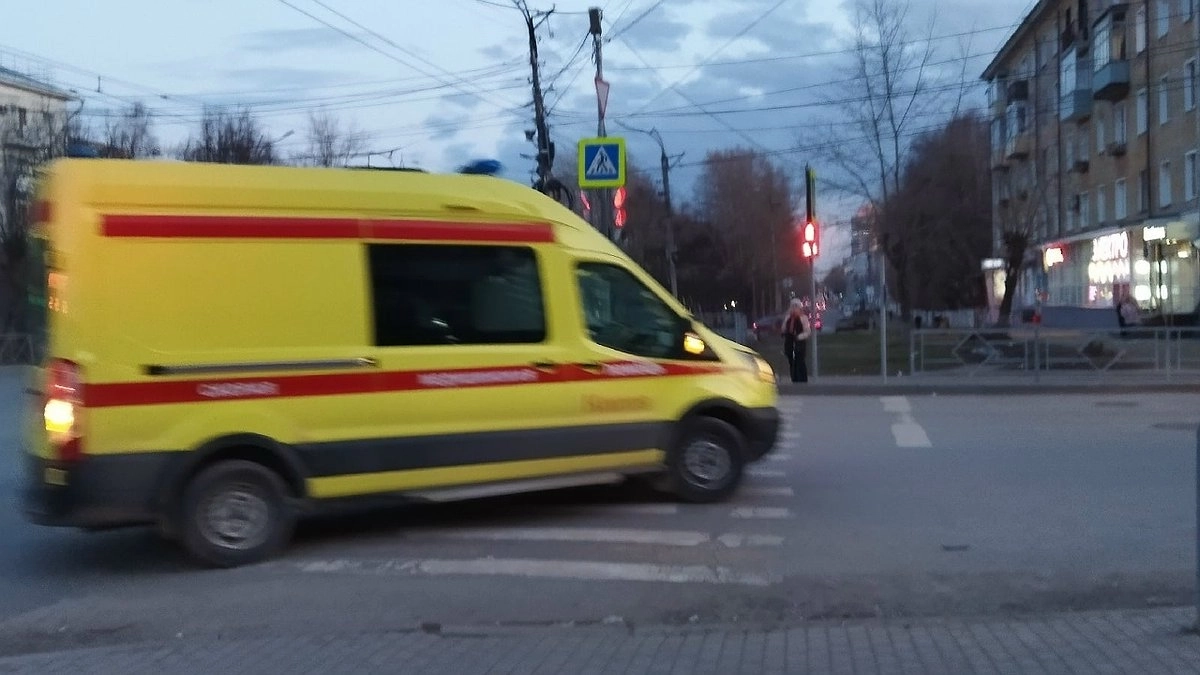 На пути к аэропорту Кирова вспыхнул автобус с пассажирами