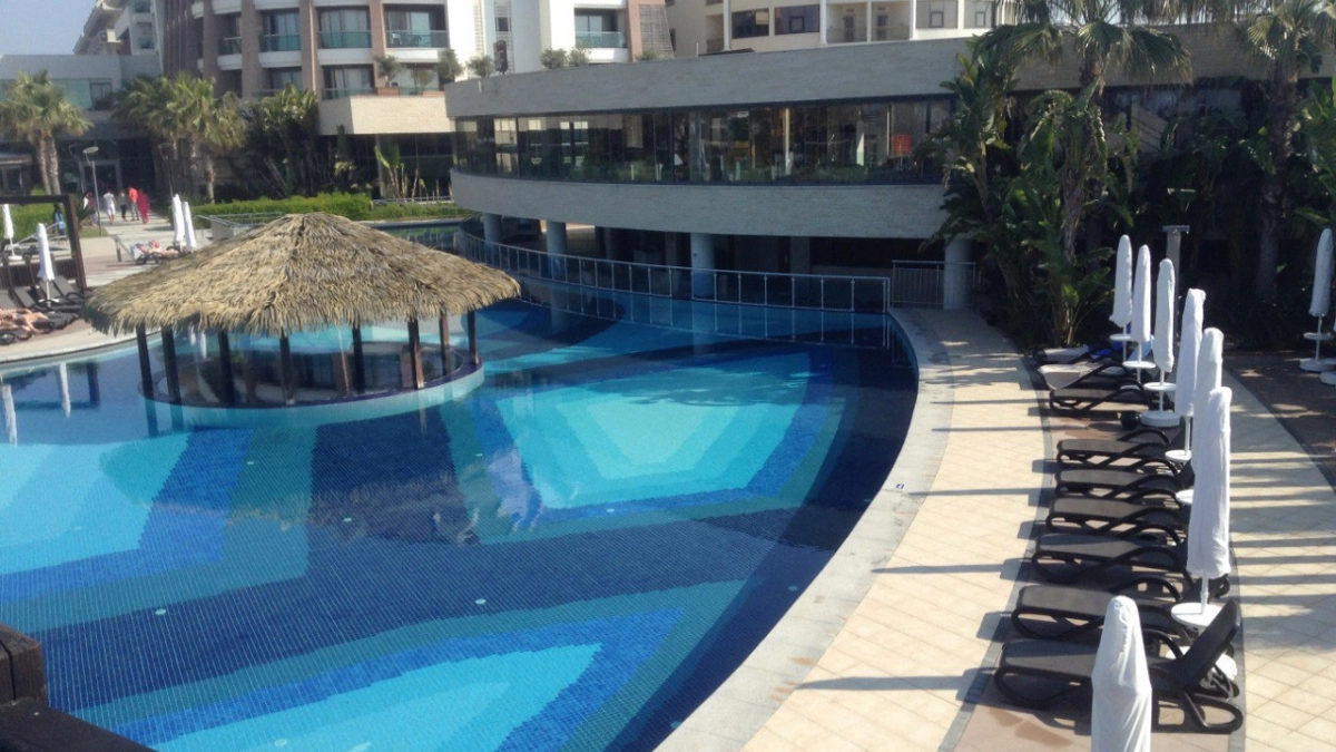 Турция отдыхает: 3 курорта с чистым морем, где цены приятно удивят, а сервис порадует