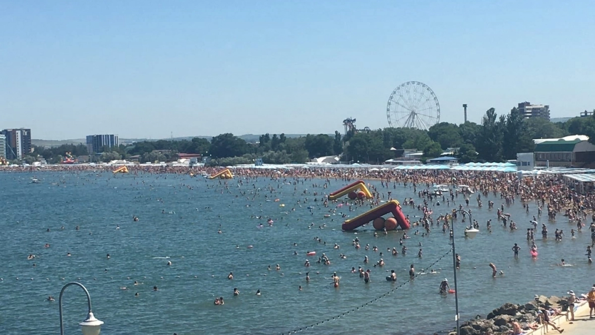 Пляжи грязные, работы нет, цены как в Сочи: почему этот курорт Краснодарского края называют черной дырой