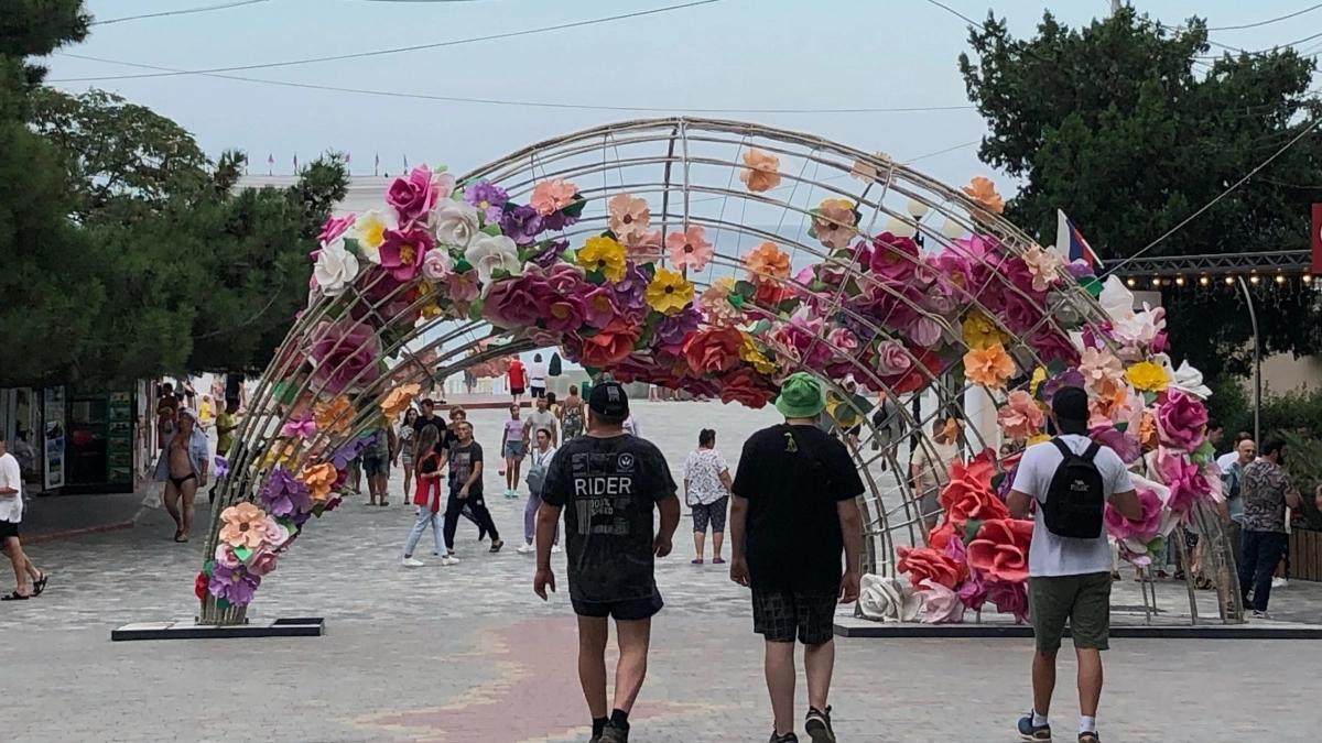 Женщина случайно подслушала диалог армян на рынке в Анапе - узнала, что они на самом деле думают о России