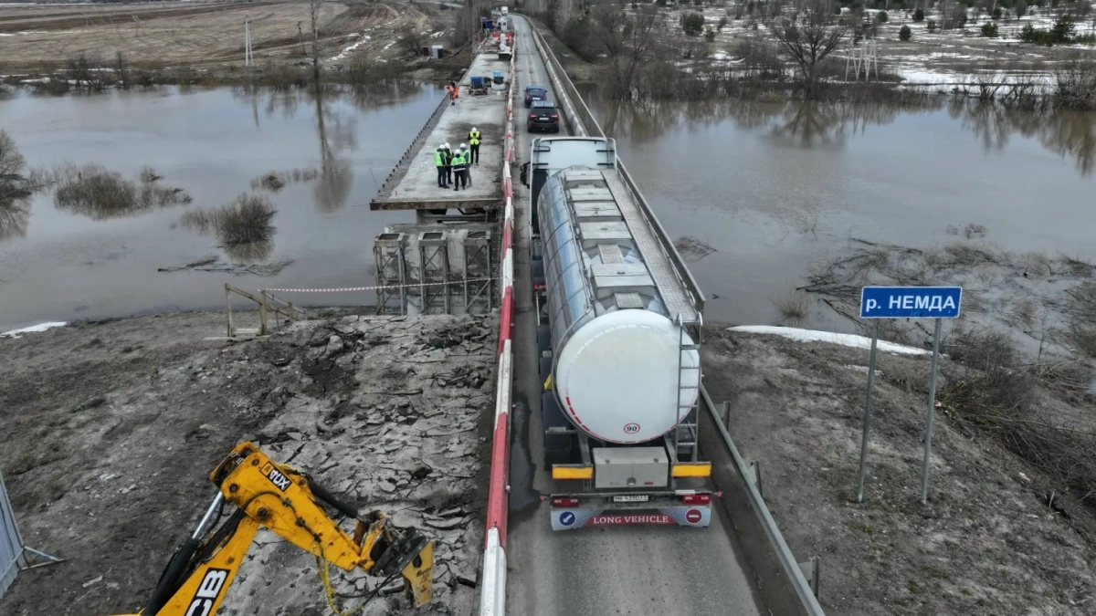 Работы по ремонту моста через Немду идут по графику в Кировской области