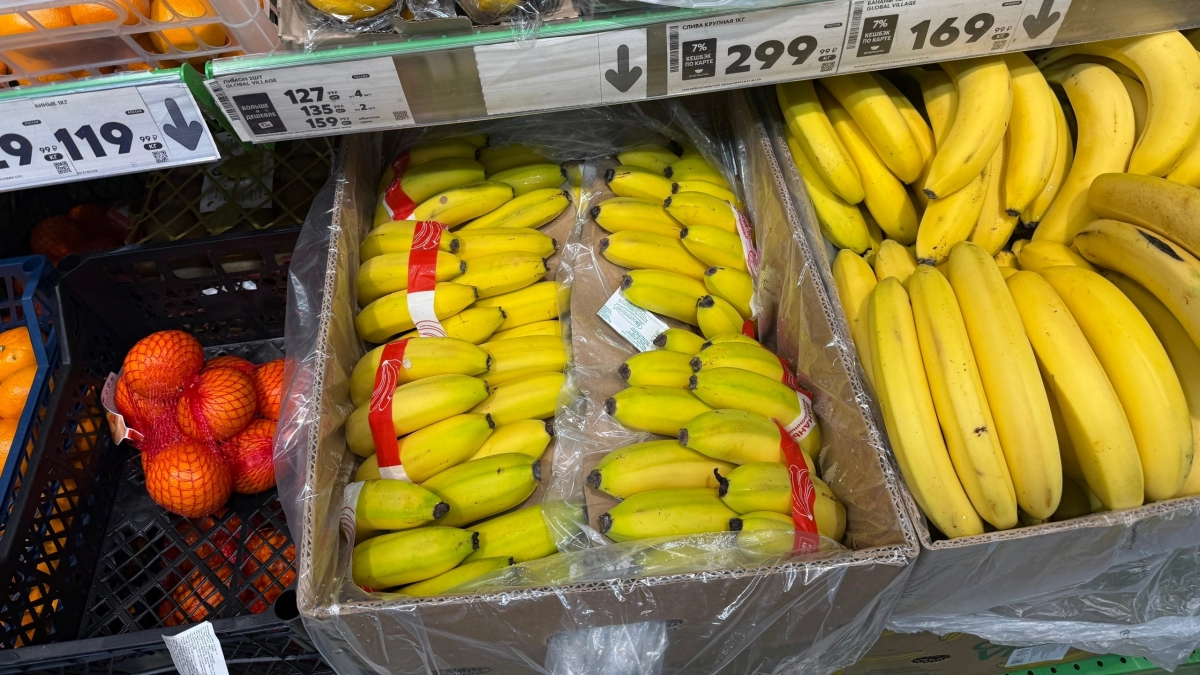 Что за маленькие пакетики прячут в ящиках с бананами в "Магнитах" и "Пятерочках": продавцы всегда забирают их себе