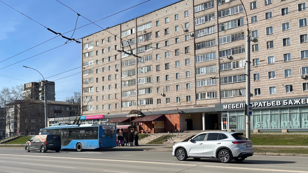 Инспектор ГАИ поставил точку в споре: разрешено ли останавливаться на автобусной остановке, чтобы высадить пассажира