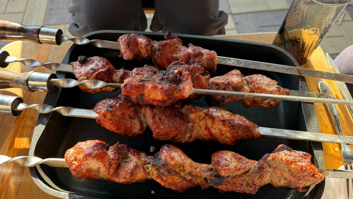 Как мариновали шашлык в СССР: простой рецепт, который работает до сих пор - свинина тает во рту