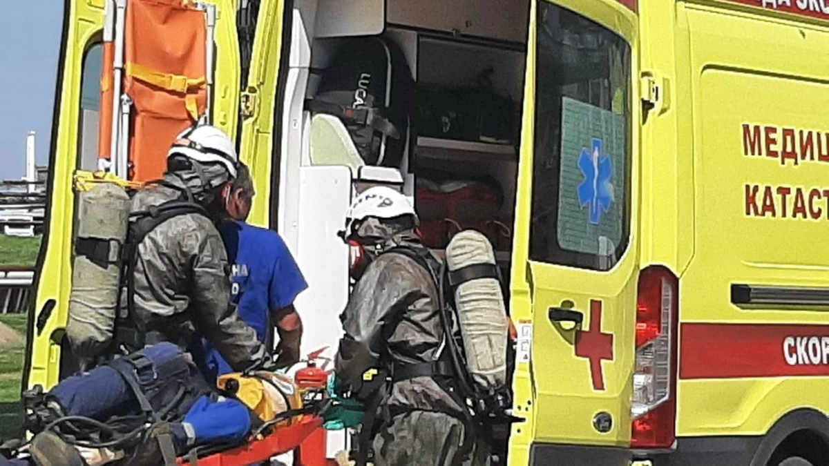 В Кировской области фельдшер везла пациента два километра на ледянке до больницы