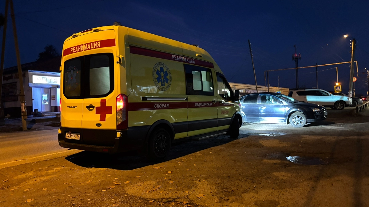 В Кировской области спасатели доставали женщину из искореженного авто