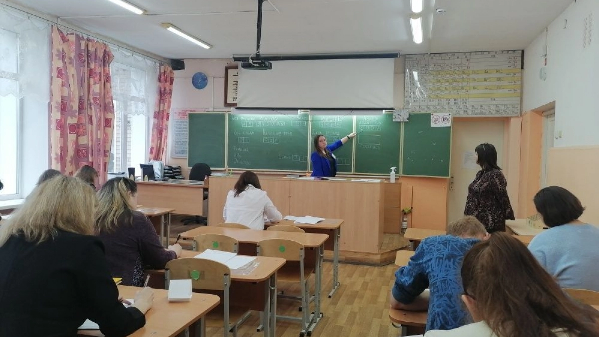 В Кирове родители школьников сели за парты и сдали ЕГЭ