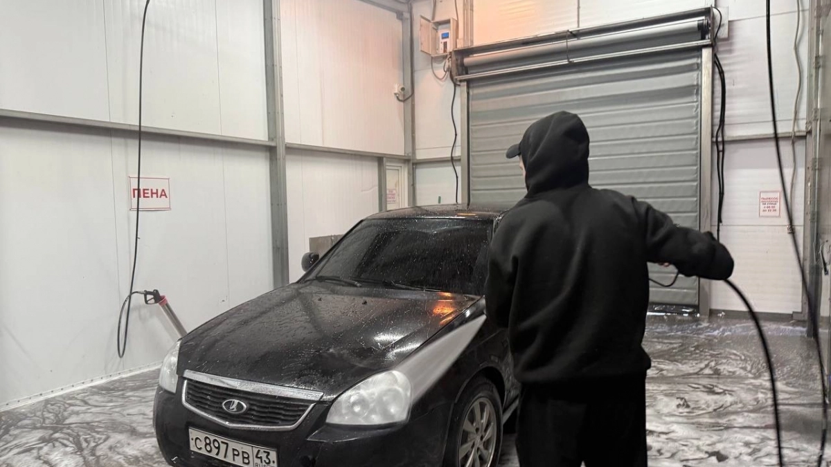 Забыл и не вспоминаю про запотевшие стекла: засунул пакетик под лобовое - катаюсь с комфортом