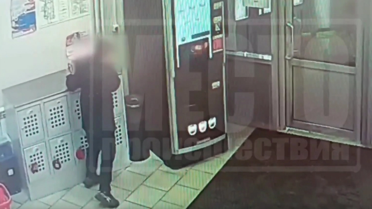 В Кирове подростки украли ящик с пожертвованиями больному ребенку и скрылись