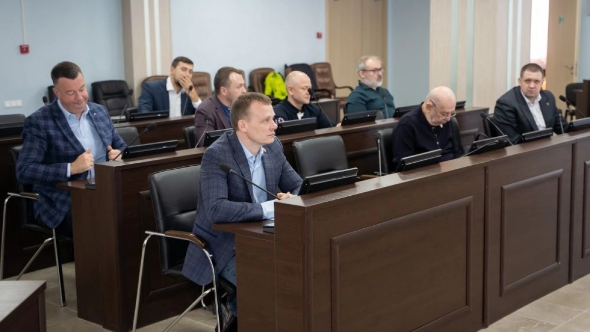 Власти Кирова рассмотрят варианты расширения проезжей части улицы Украинская